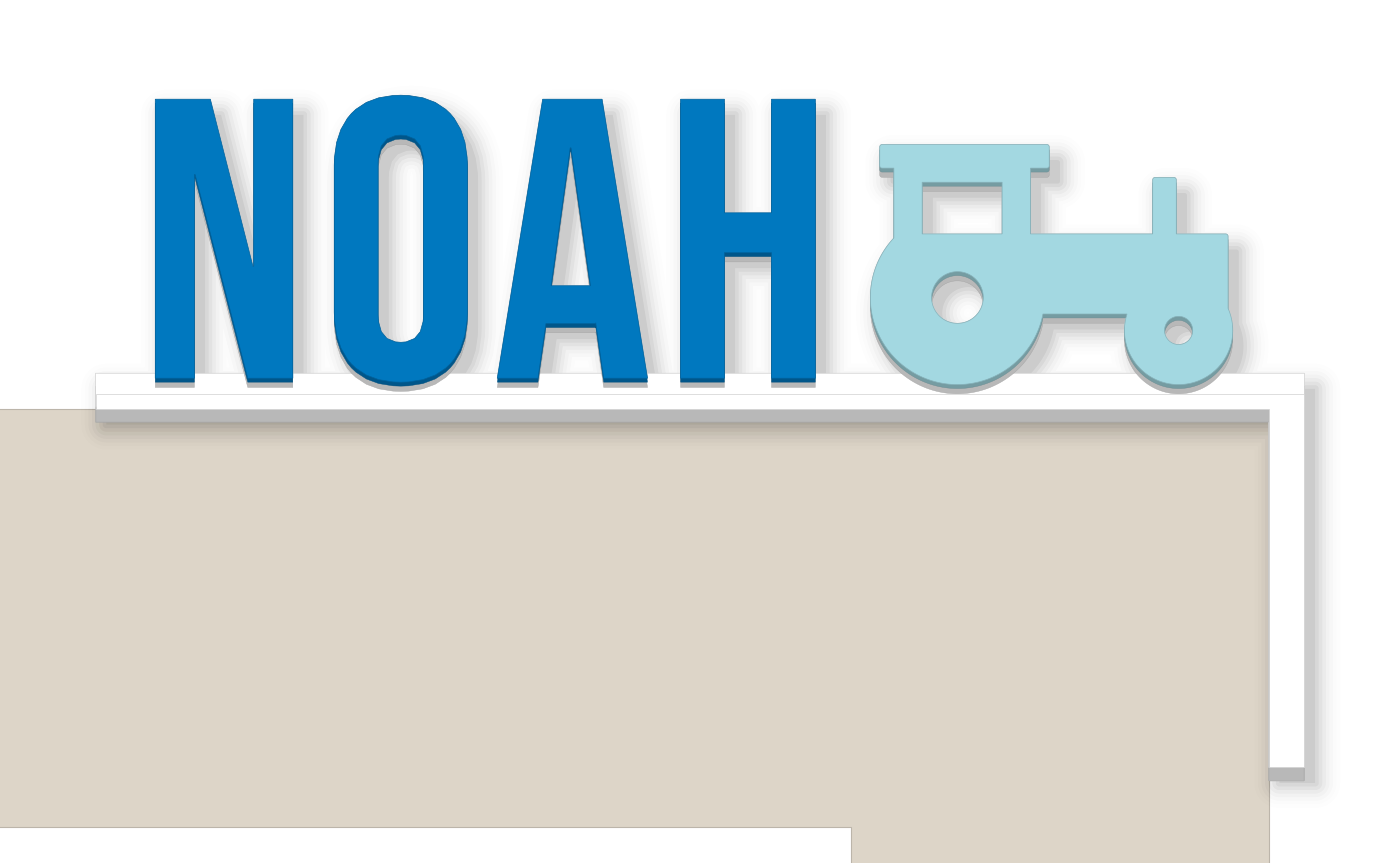 Blaue Großbuchstaben NOAH mit hellblauem Traktor auf einem weißen Winkel